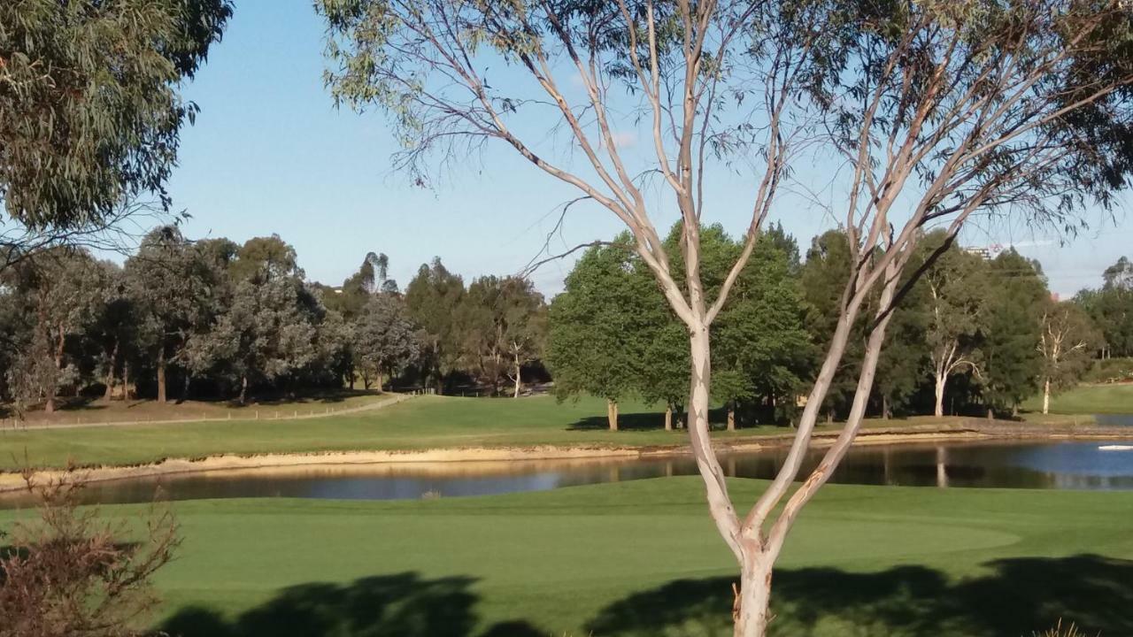 Sweet Home By The Golf Course キャンベラ エクステリア 写真